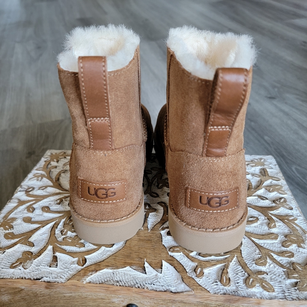 UGG Classic Zip Mini Boot - Picture 5 of 8
